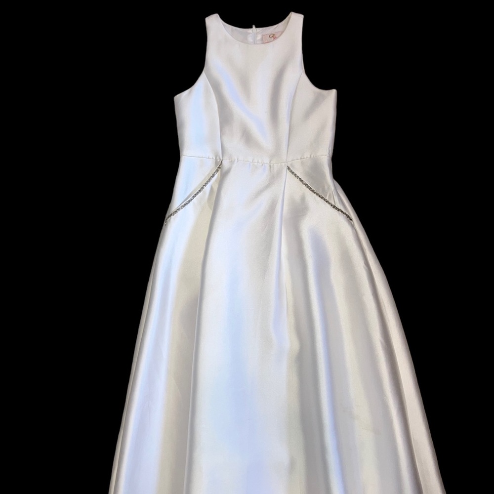 GB Girls | Size 10 | White, Sleeveless Formal 
Bridesmaid/Flower Girl Dress